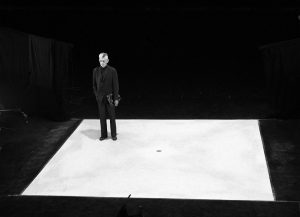 ساموئل بکت در صحنه ی نمایشِ تئاترِ چهارگوش